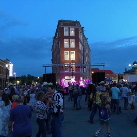 Frontier Hotel Pawhuska エクステリア 写真