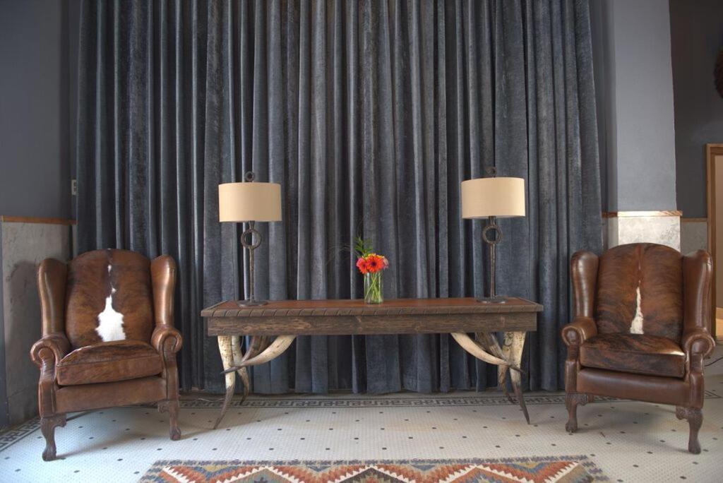 Frontier Hotel Pawhuska エクステリア 写真