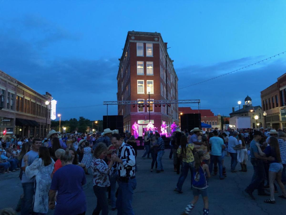 Frontier Hotel Pawhuska エクステリア 写真
