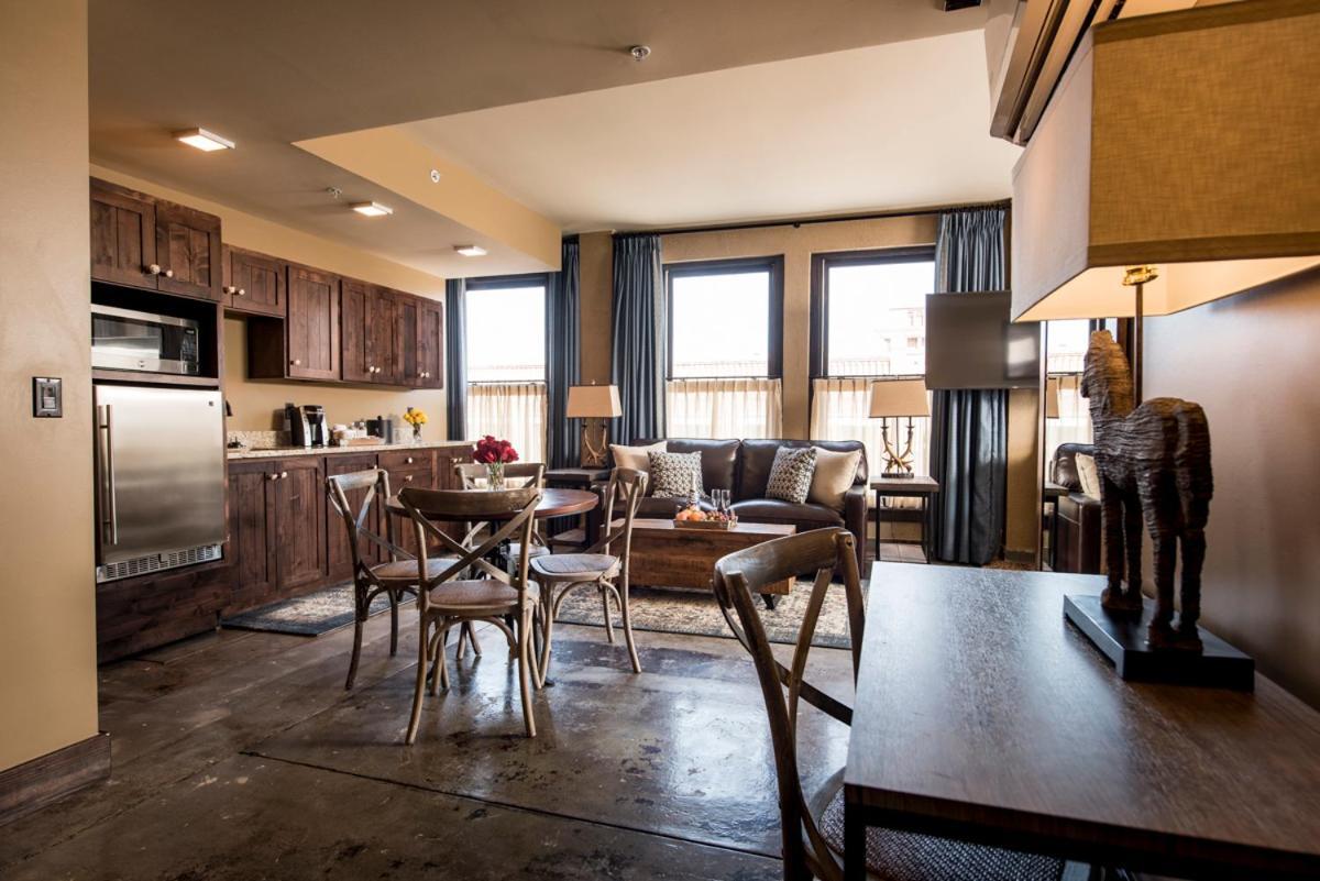 Frontier Hotel Pawhuska エクステリア 写真